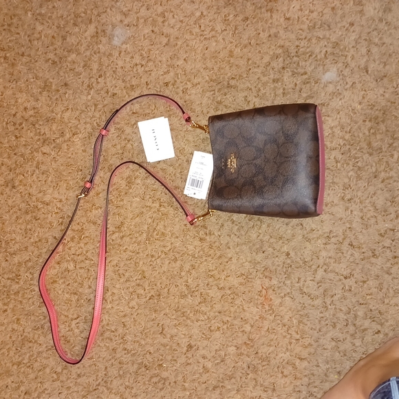 Coach mini bucket bag in signature canvas - Picture 2 of 8